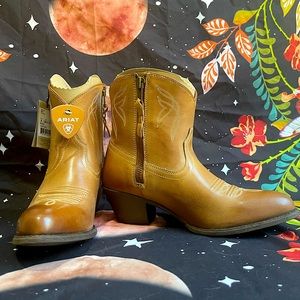 ARIAT cowgirl ankle boots, tan/brown, BRAND NEW WITH TAGS, size 8